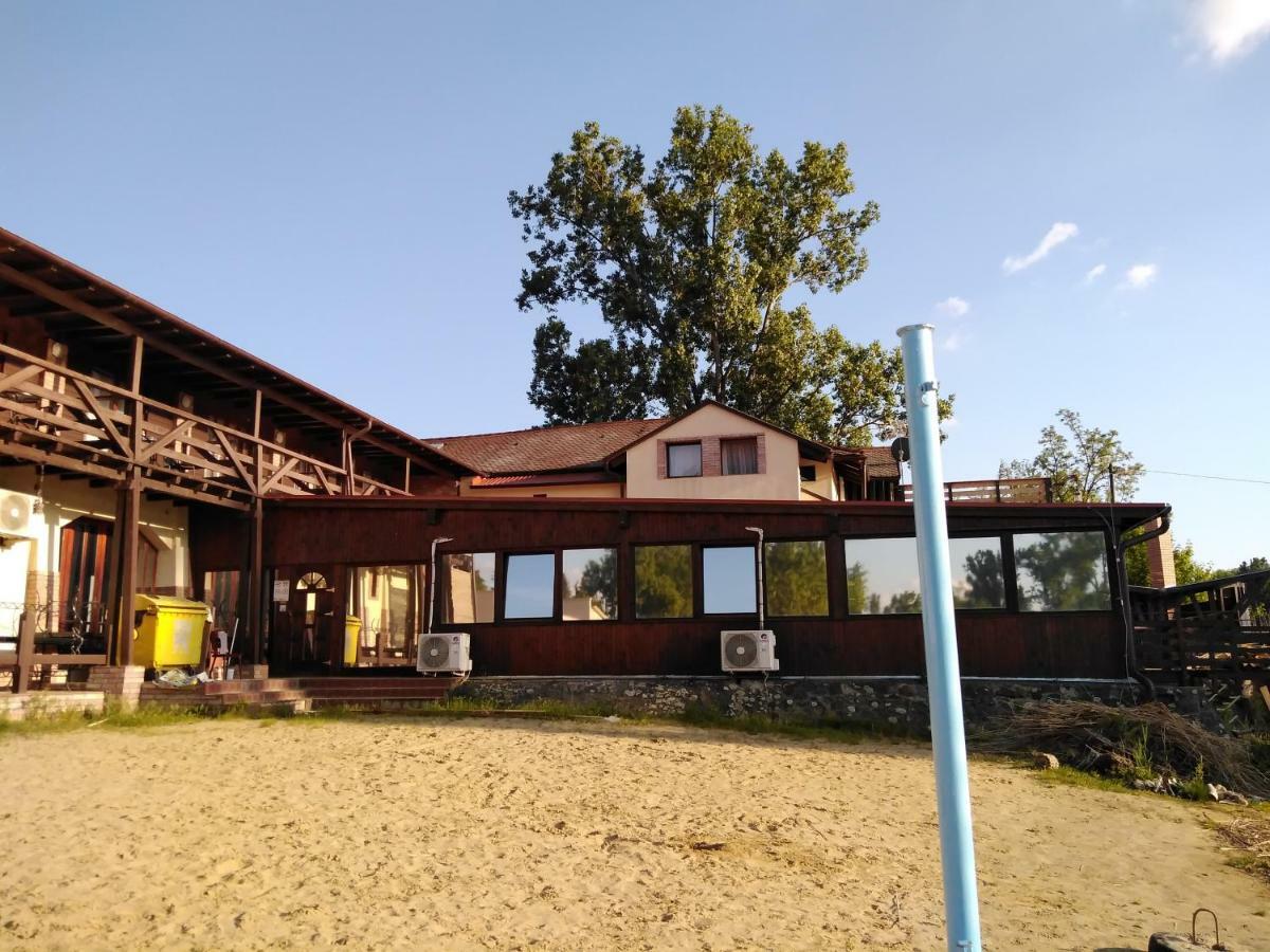 Tavi Panzio Es Etterem Bed & Breakfast Veresegyhaz Exterior photo