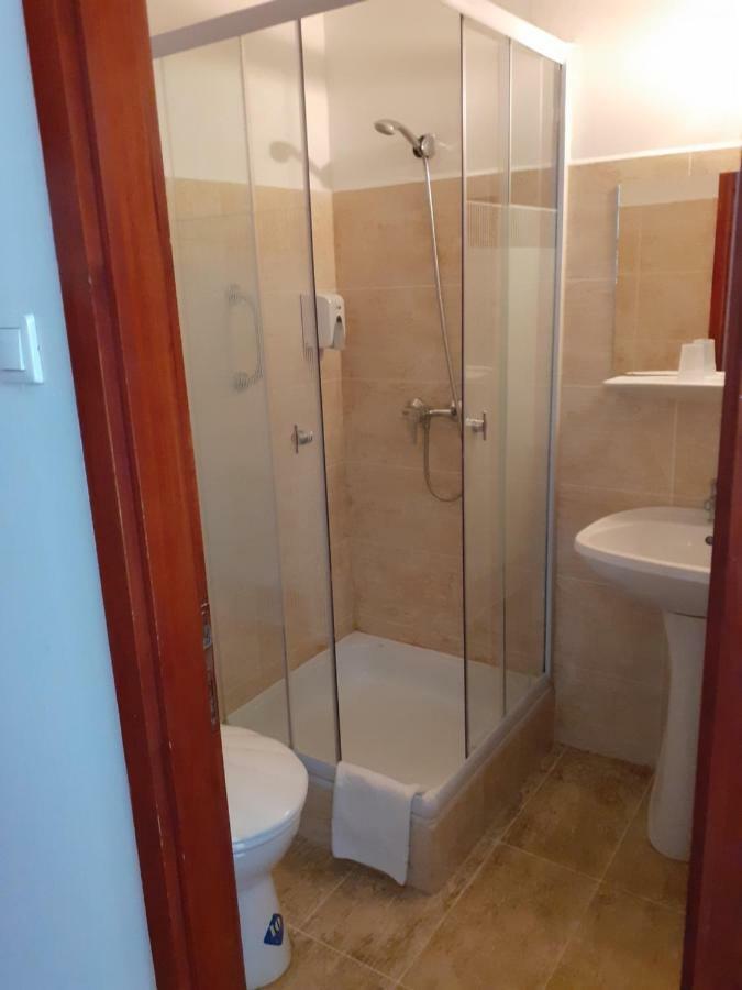 Tavi Panzio Es Etterem Bed & Breakfast Veresegyhaz Exterior photo