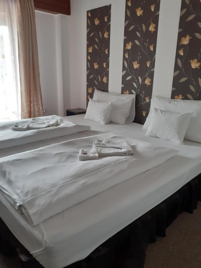 Tavi Panzio Es Etterem Bed & Breakfast Veresegyhaz Exterior photo