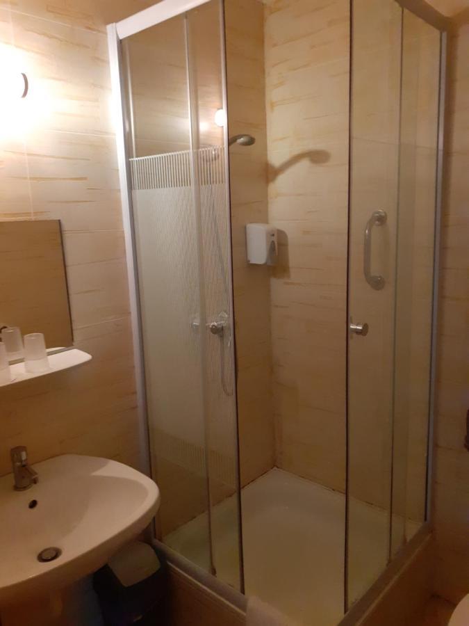 Tavi Panzio Es Etterem Bed & Breakfast Veresegyhaz Exterior photo