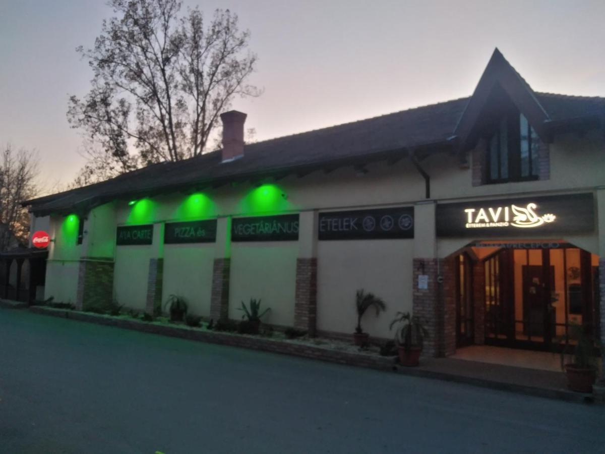 Tavi Panzio Es Etterem Bed & Breakfast Veresegyhaz Exterior photo
