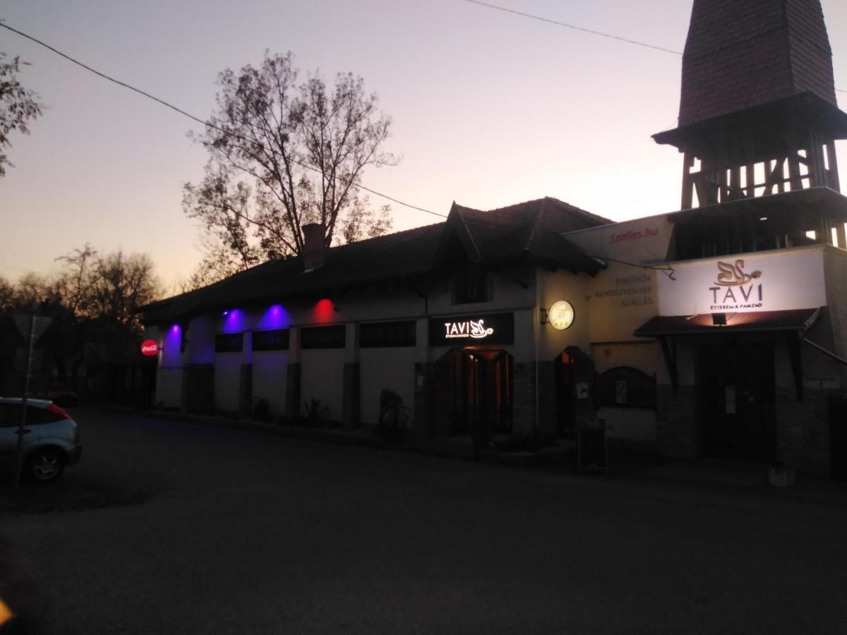 Tavi Panzio Es Etterem Bed & Breakfast Veresegyhaz Exterior photo